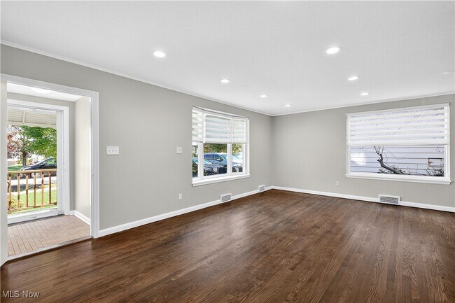 Building Photo - 2520 Laurelhurst Rd
