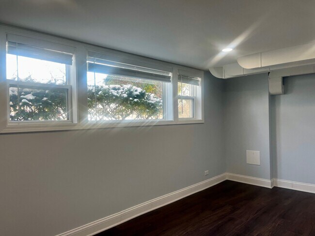 Building Photo - 6522 Spaulding Ave