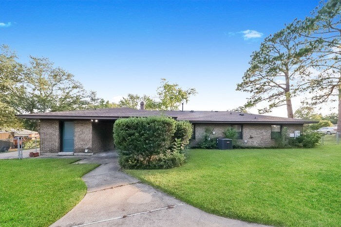Building Photo - 3411 Royal Carriage Dr