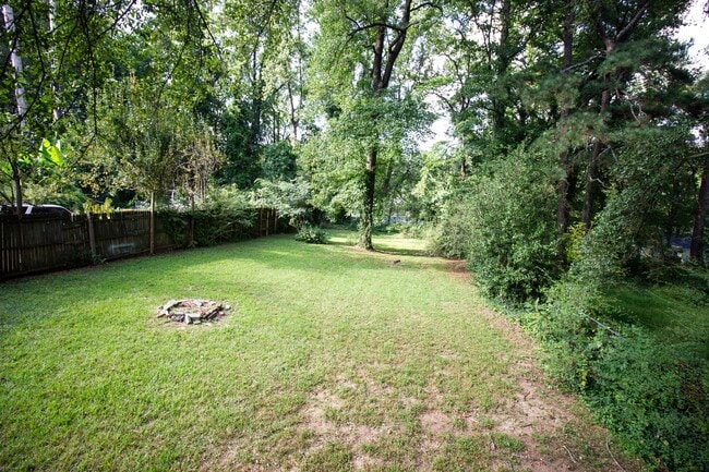 Building Photo - 231 Maple St