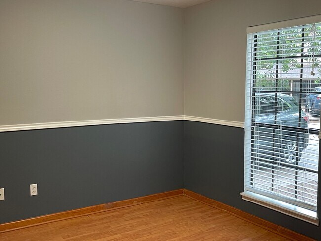 Building Photo - 2614 N Red Cedar Cir