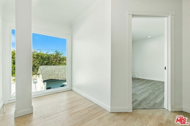 Building Photo - 4640 Laurelgrove Ave