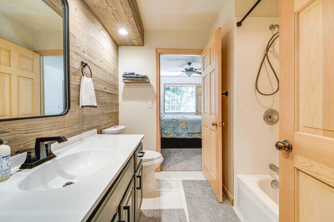 Building Photo - 14474 Northwoods Blvd