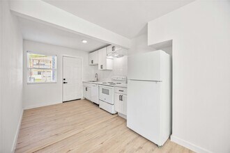 Building Photo - 6811 Del Rio St