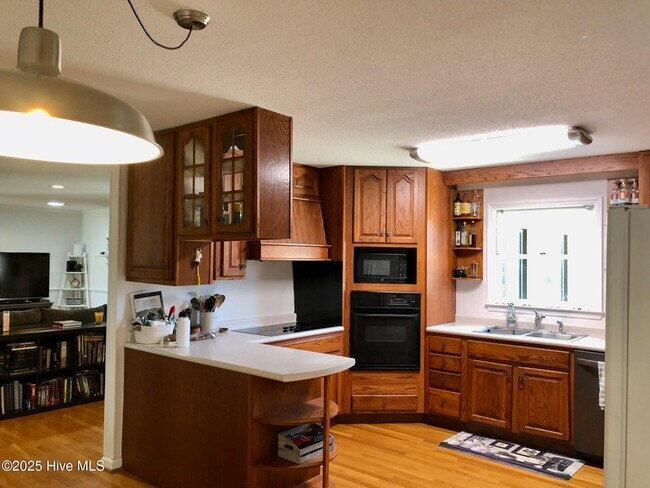 Building Photo - 242 Inlet Dr