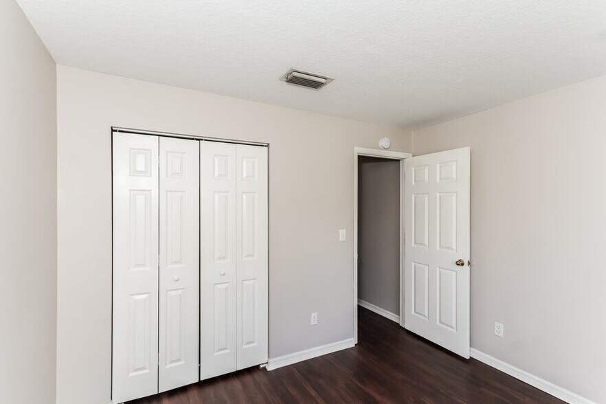 Building Photo - 1710 Wakefield Dr