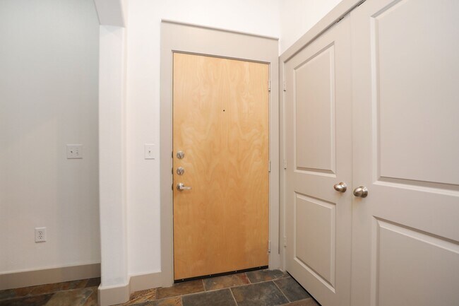 Building Photo - 1901 Post Oak Blvd