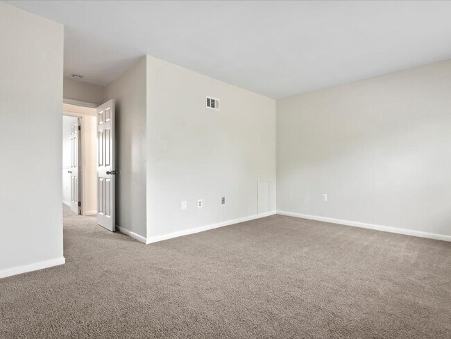 Building Photo - 8633 Madera Ct