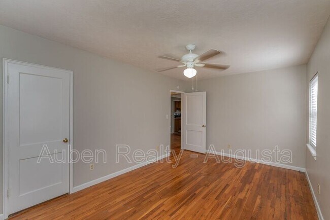 Building Photo - 501 Milledge Rd