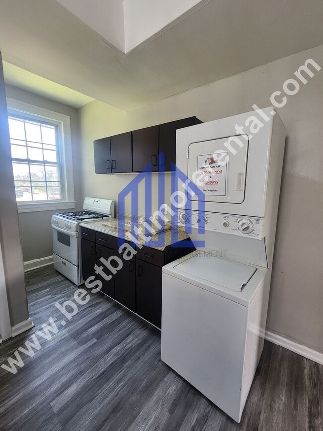 Building Photo - Spacious 8 Bedroom Single Family House in ...