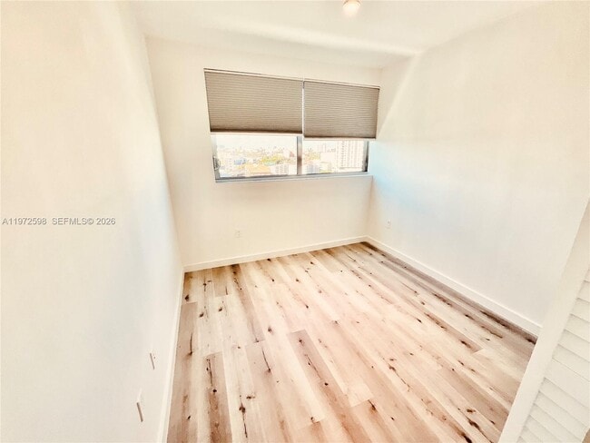 Building Photo - 1600 SW 1st Ave