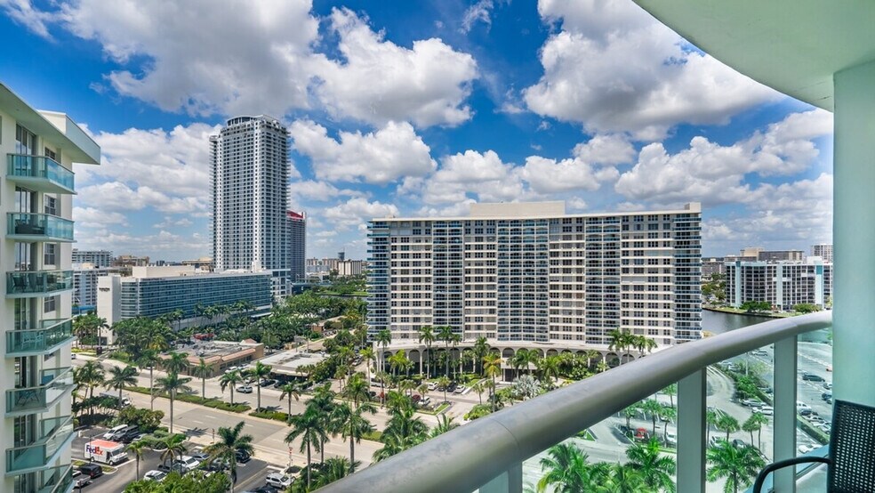 Building Photo - 3801S S Ocean Dr