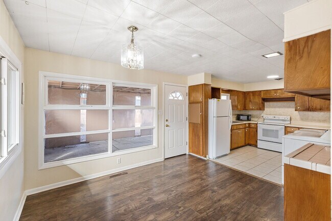 Building Photo - 2204 Cooper Ave