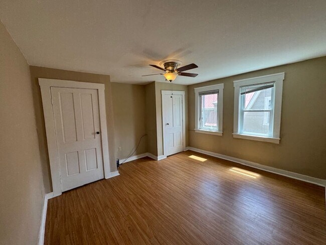 Building Photo - 112 Main St