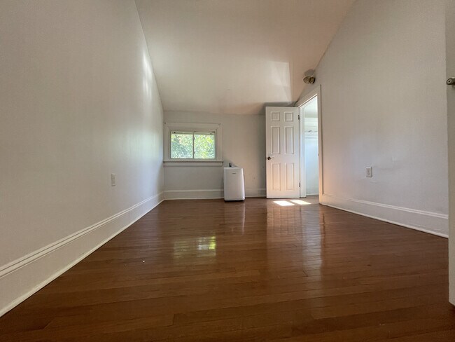 Building Photo - 5920 Chillum Plz NE