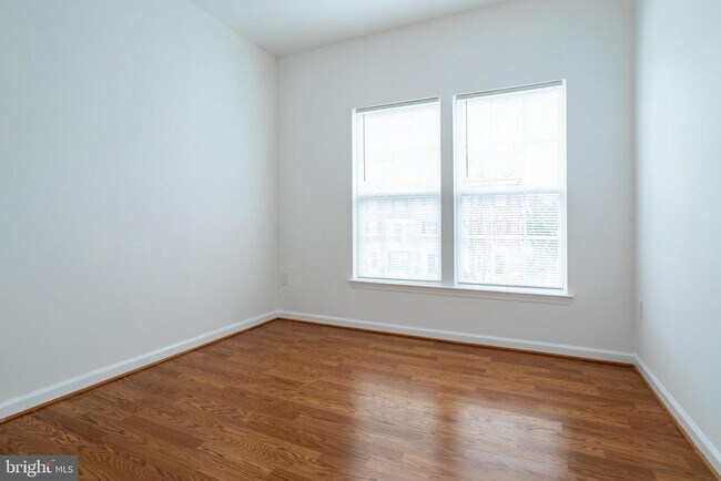 Building Photo - 9314 Penrose St