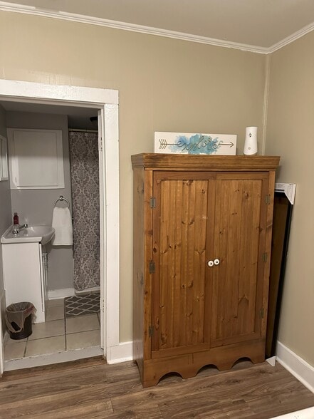 Building Photo - 110 Bethune St