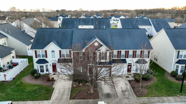 Building Photo - Charming 3BR Townhome in Sought-After Harrisburg Town Center