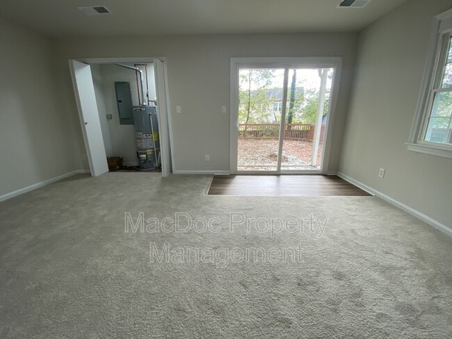 Building Photo - 9 Farrell Ln