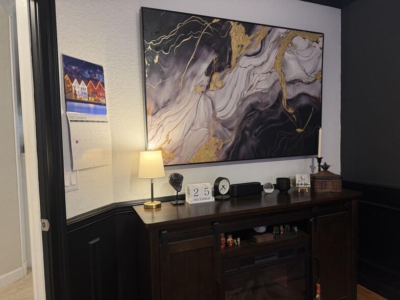 Office room (2/3) - 1701 The Greens Way