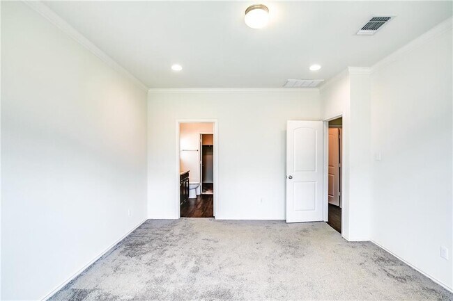 Building Photo - 253 Beechnut Dr