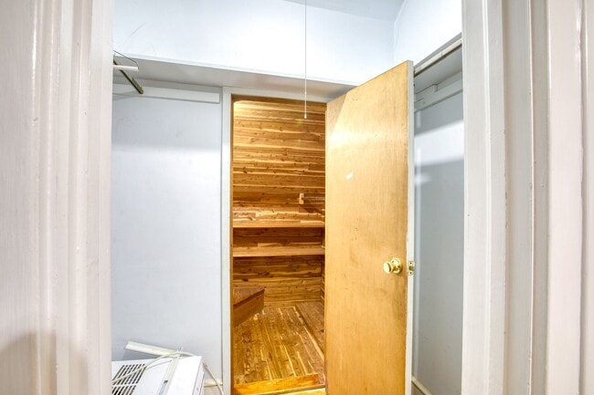 Building Photo - Inviting 3-bedroom, 1.5 bath home nestled in a peaceful and family friendly neighborhood