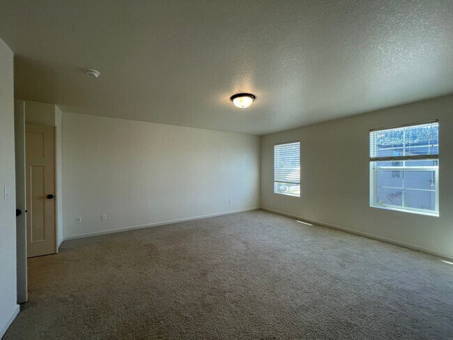 Building Photo - 4Bd/2.5Ba Gresham Home ~ Community Playgro...