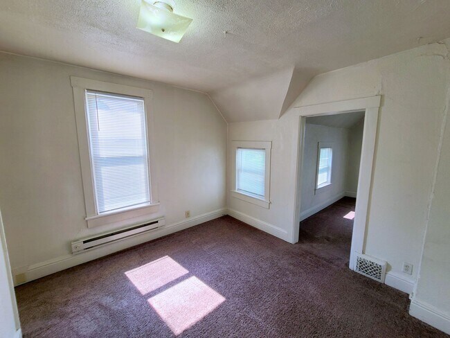 Building Photo - 1217 1/2 E Jackson