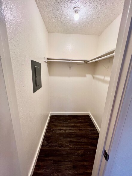 Building Photo - 475 Industrial Dr W