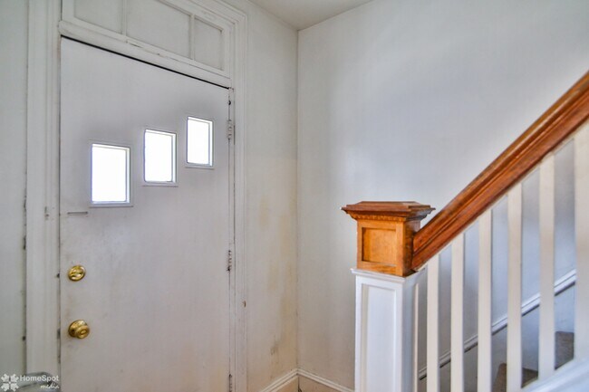 Building Photo - 419 Vine St