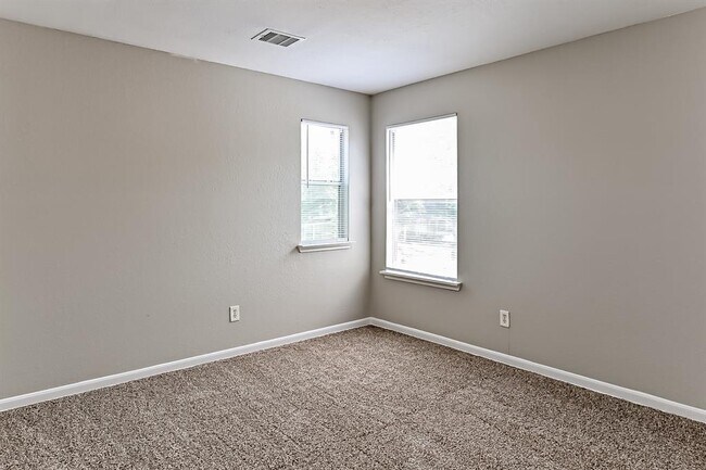 Building Photo - 8134 Old Maple Ln