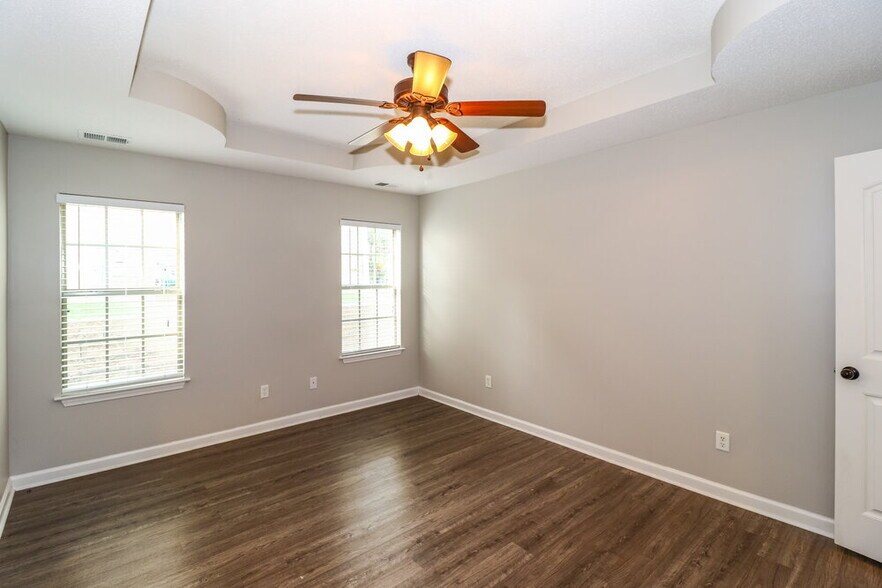 Building Photo - 1609 Sawmill Creek Ln