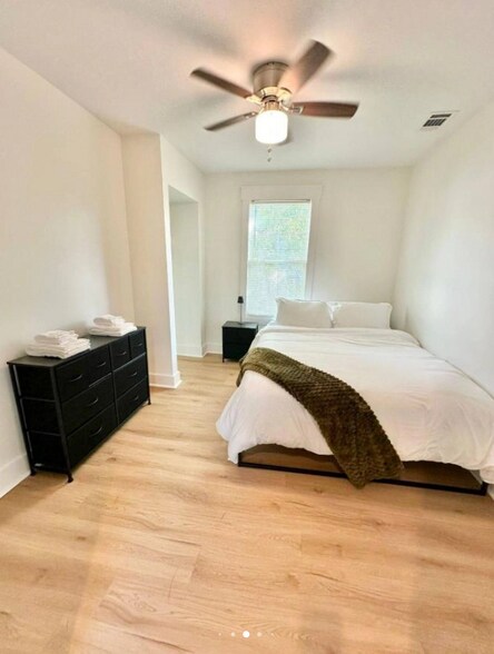 Building Photo - 1313 Live Oak St