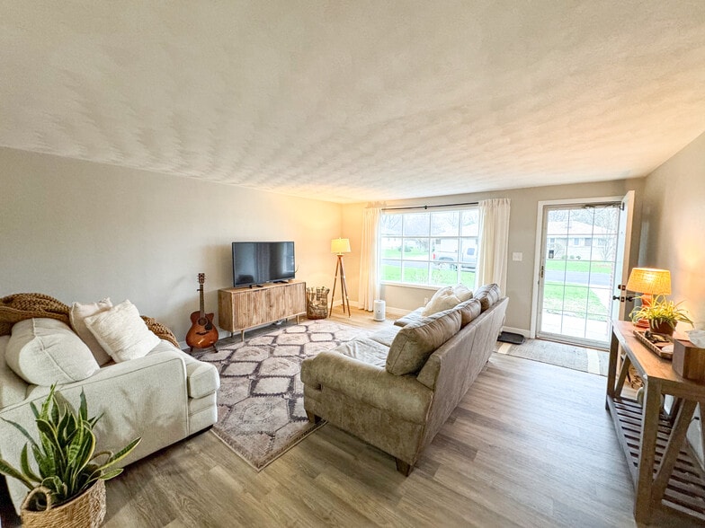 Building Photo - 615 W Timothy Dr