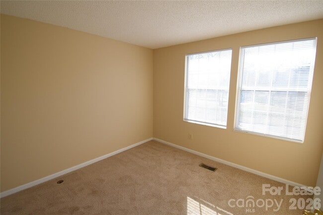 Building Photo - 108 Water Oak Dr