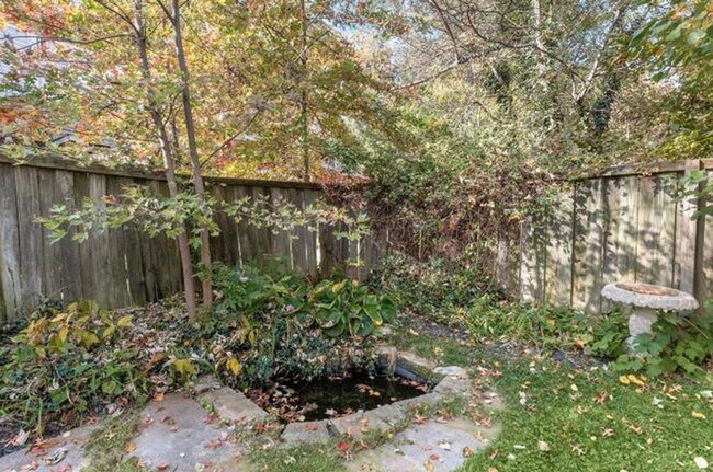 Building Photo - Home with Private Garden Oasis