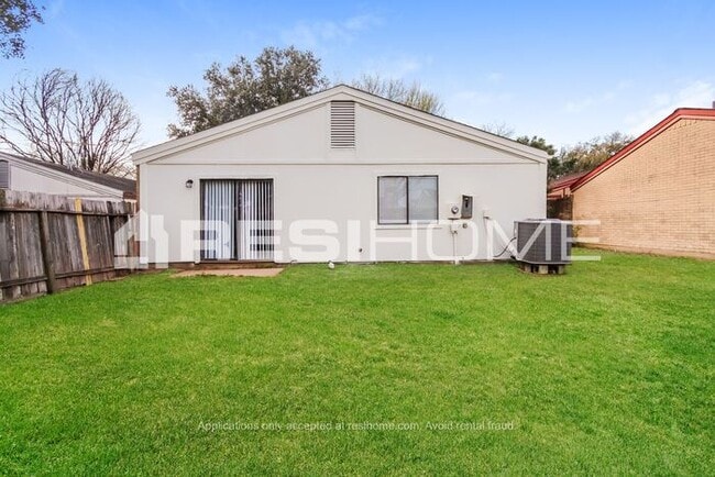 Building Photo - 6330 Dellfern Dr