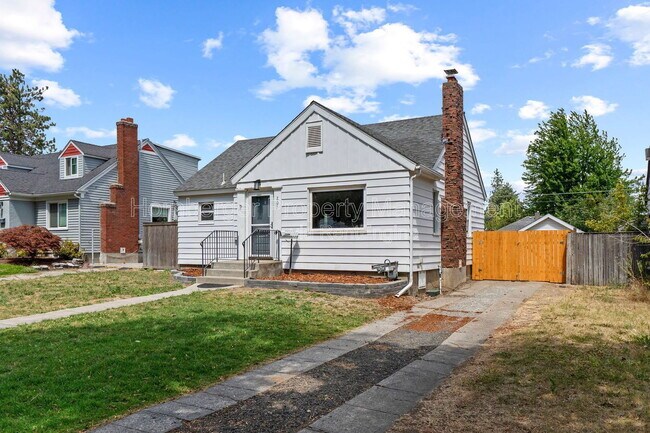 Building Photo - 807 E 40th Ave