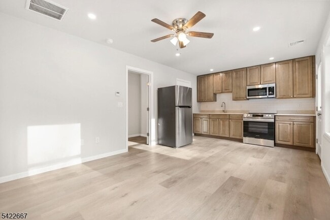 Building Photo - 7 Mountain Rd