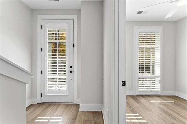 Building Photo - 1272 Longreen Ter NW