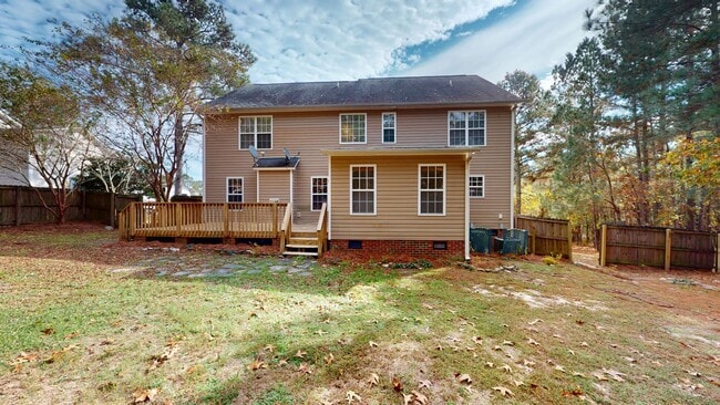 Building Photo - Open Floor Plan with Fenced Back Yard in L...