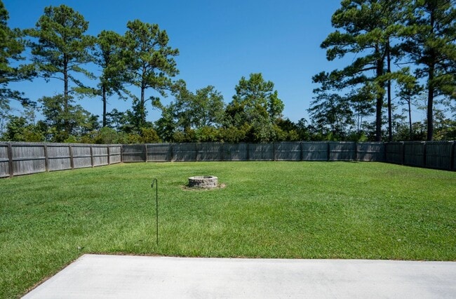 Building Photo - 3 Bedroom, 2 bath beautiful home - Bridgeport Community Sneads Ferry