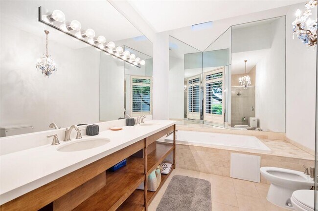 Building Photo - 2592 Sheltingham Dr