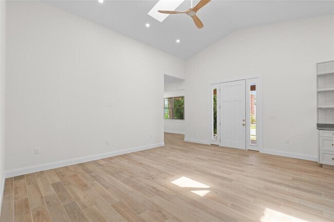 Building Photo - 1621 31st Ave N