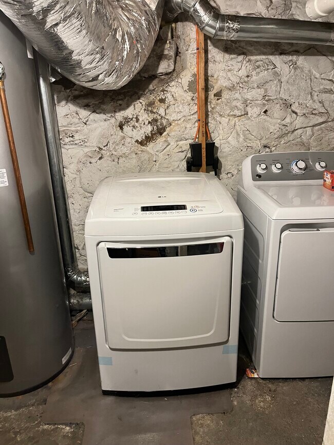 Washer/Dryer in Basement - 53 Bridge St