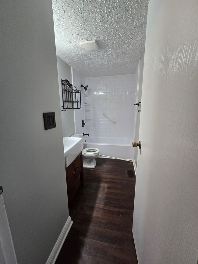 Building Photo - Beautiful 3 Bedroom with Bonus Room in Dec...