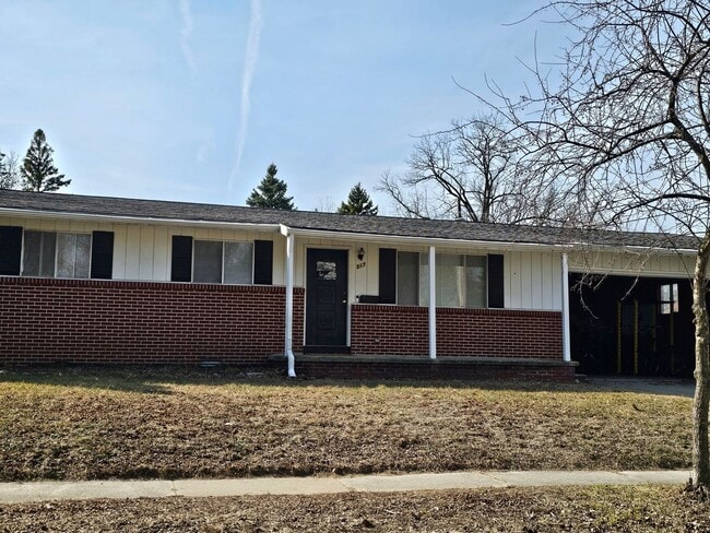 Building Photo - Three Bedroom Home near BGSU