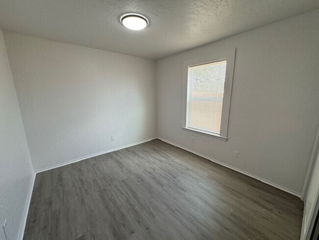 Building Photo - 1050 Meadowlark Ct SE