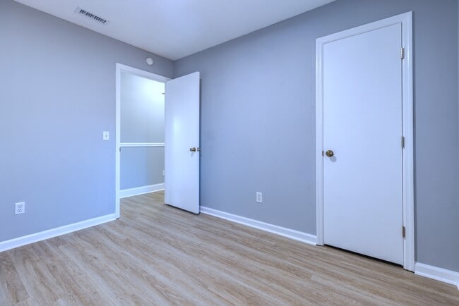 Building Photo - 203 Monroe Ave