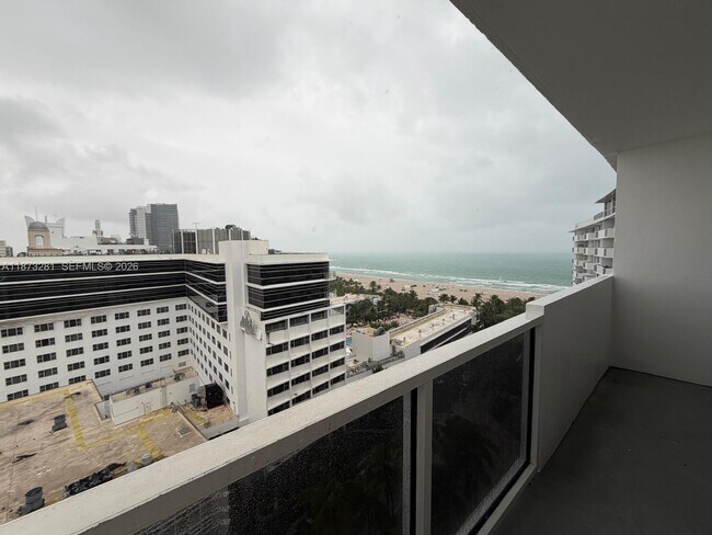 Building Photo - 100 Lincoln Rd